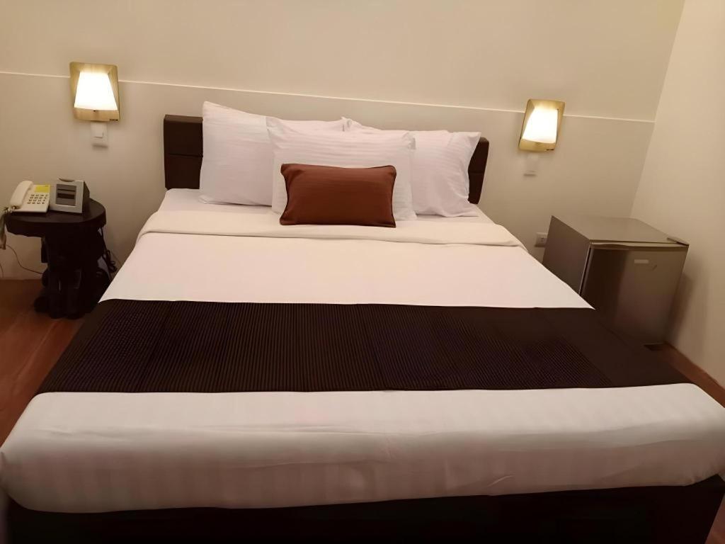 Hotel Asuncion Laoag Esterno foto