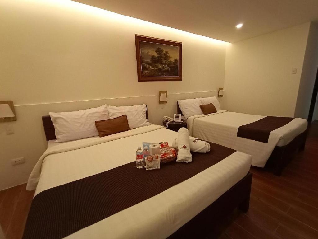 Hotel Asuncion Laoag Esterno foto