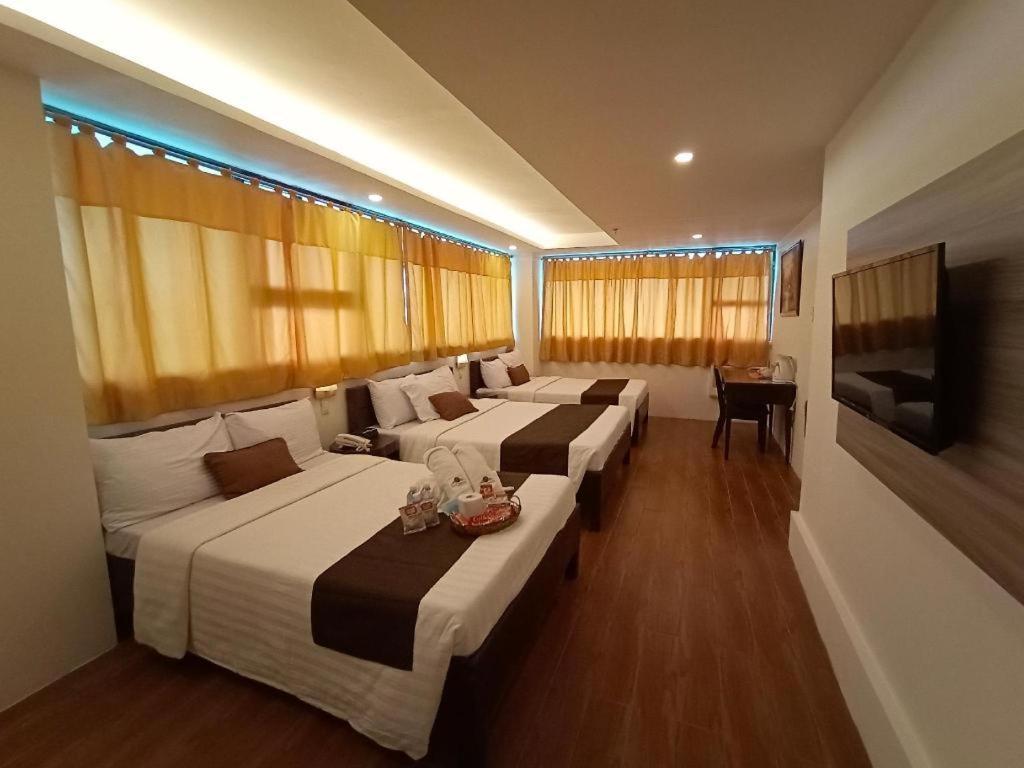 Hotel Asuncion Laoag Esterno foto