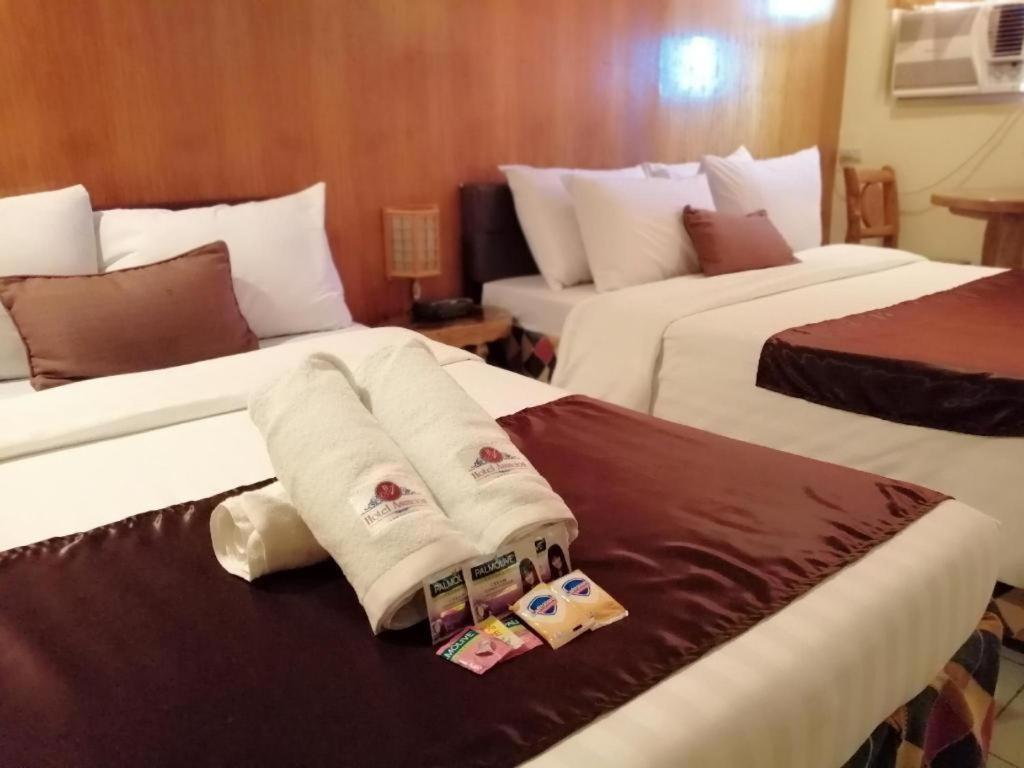 Hotel Asuncion Laoag Esterno foto