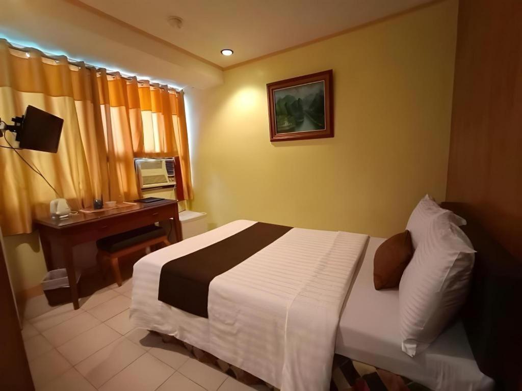 Hotel Asuncion Laoag Esterno foto