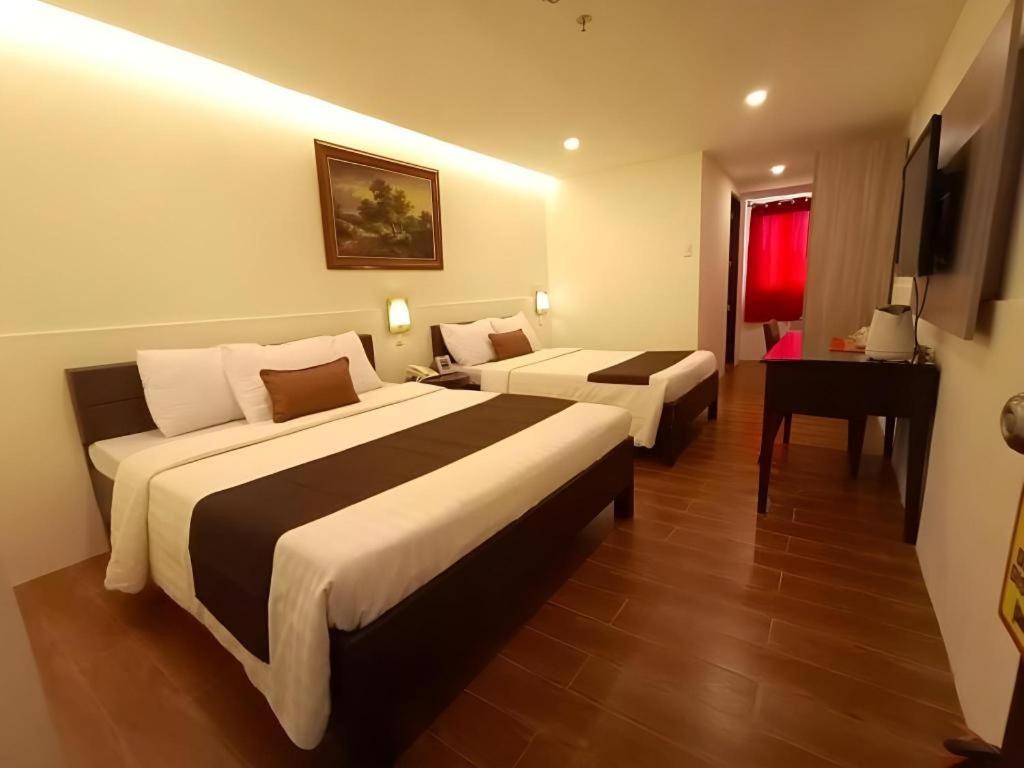 Hotel Asuncion Laoag Esterno foto