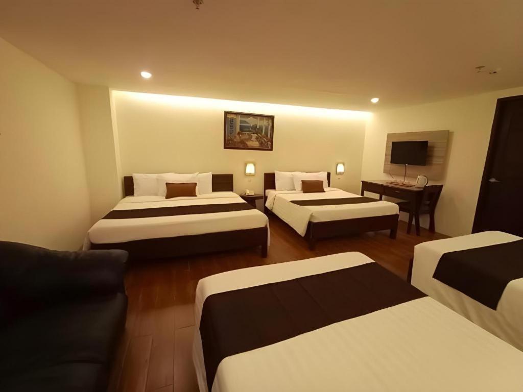 Hotel Asuncion Laoag Esterno foto