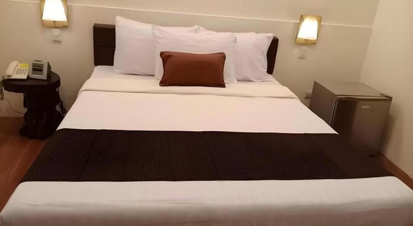 Hotel Asuncion Laoag Esterno foto