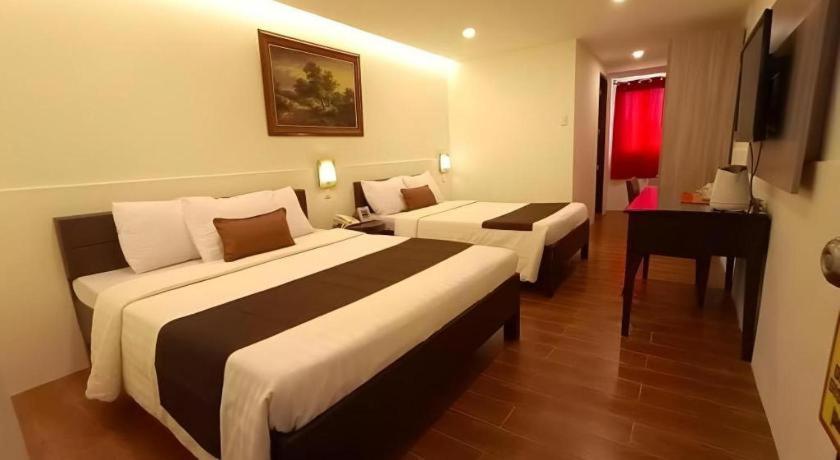 Hotel Asuncion Laoag Esterno foto
