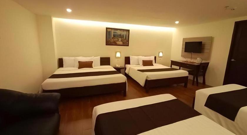 Hotel Asuncion Laoag Esterno foto